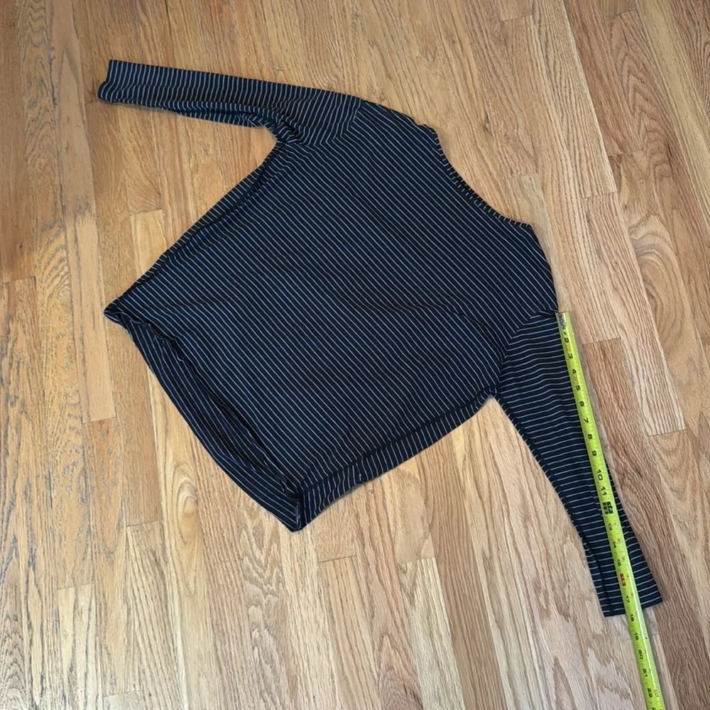 Lululemon Black Boatneck Striped Lightweight Athletic Long Sleeve Shirt